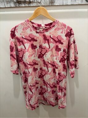 Camobooty Vintage Pink T-Shirt with Women Graphics